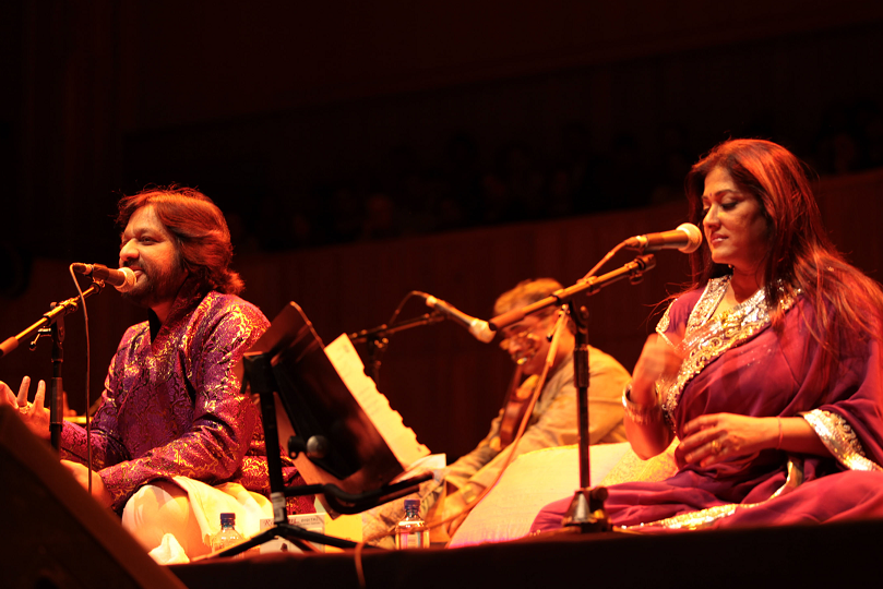 Roop Kumar and Sunali Rathod will perform Bollywood hit songs at the Symphony Hall in Birmingham