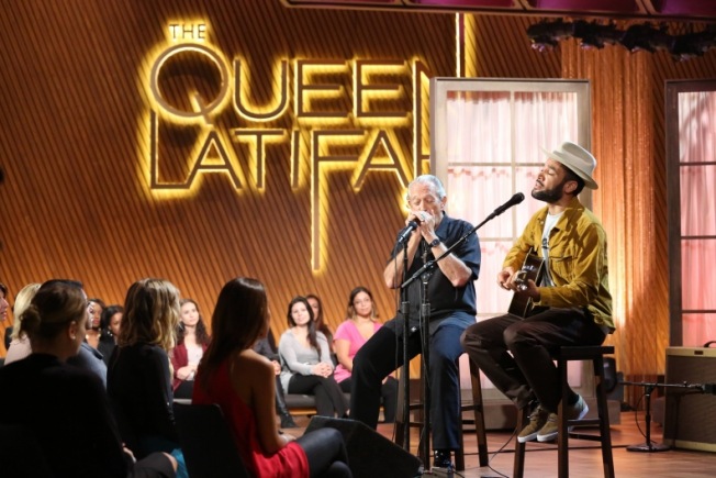 Artist and activist Ben Harper pefforming on the Queen Latifah Show (Photo:  Sony Pictures Studios)